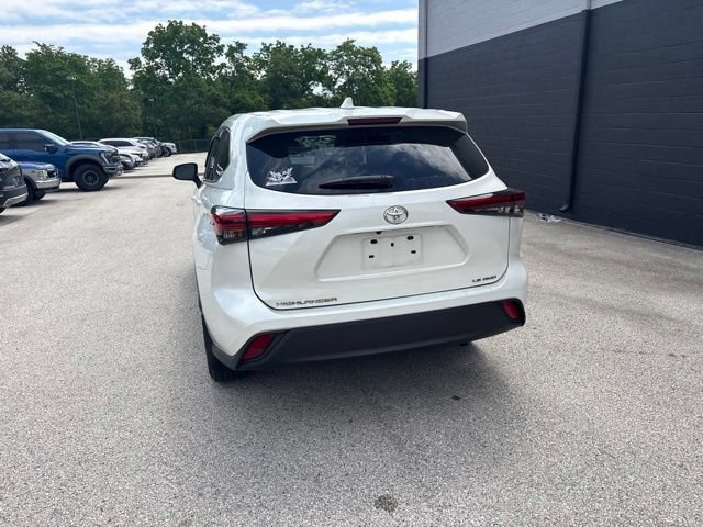 Used 2021 Toyota Highlander LE AWD/4WD image 28