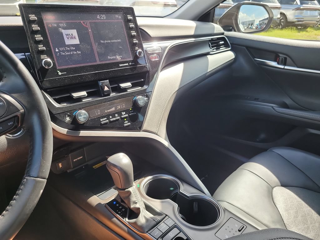 Used 2022 Toyota Camry XSE FWD image 18