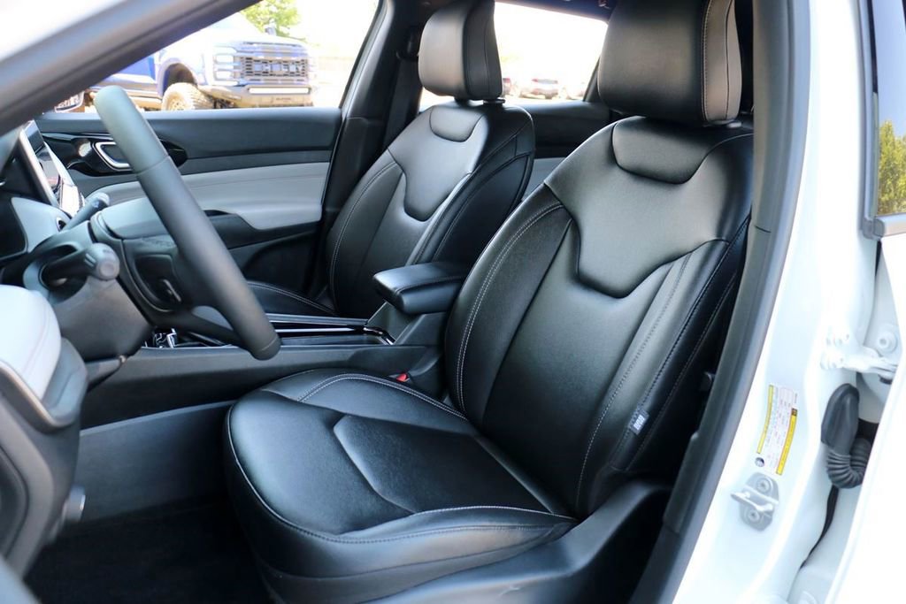 Used 2025 Jeep Compass Limited AWD/4WD image 19