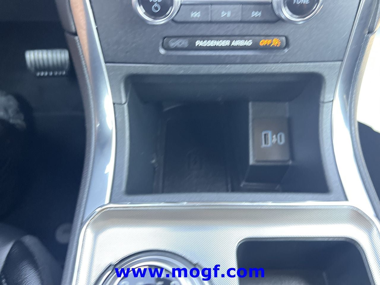 Certified 2024 Ford Edge Titanium AWD/4WD image 10