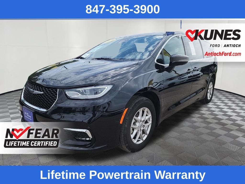 Used 2025 Chrysler Pacifica Select FWD image 4