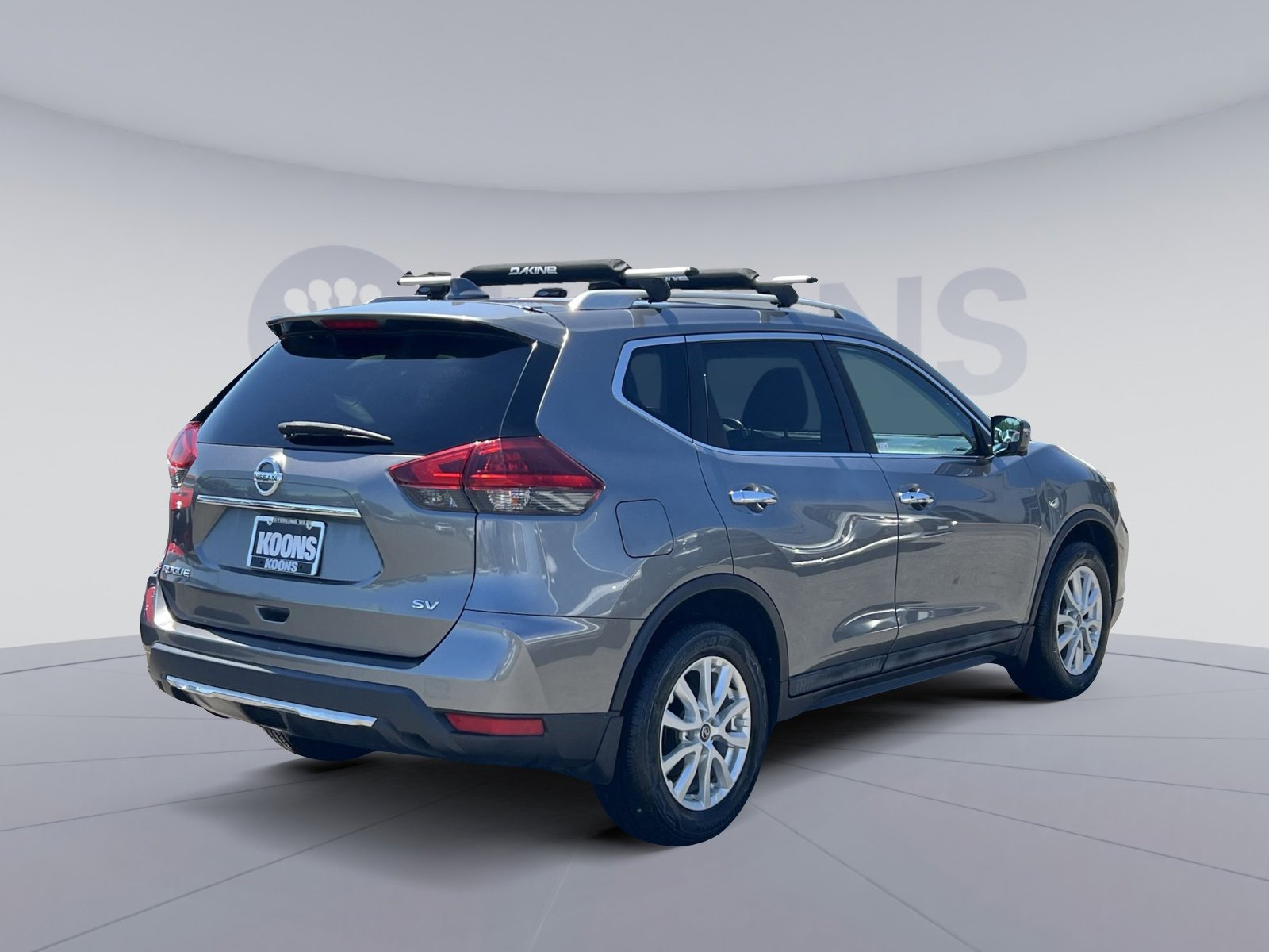 Used 2018 Nissan Rogue SV w/ Premium Package FWD image 11