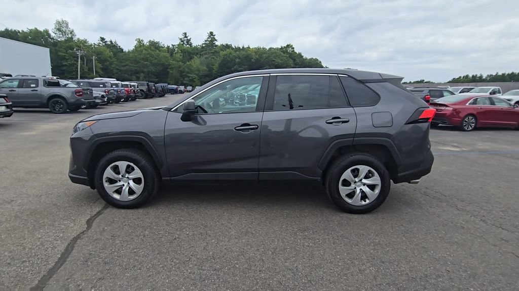 Used 2022 Toyota RAV4 LE AWD/4WD image 16