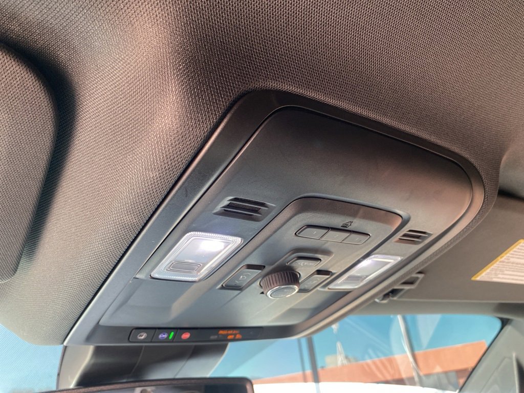 Used 2024 GMC Yukon SLT w/ SLT Luxury Package image 44