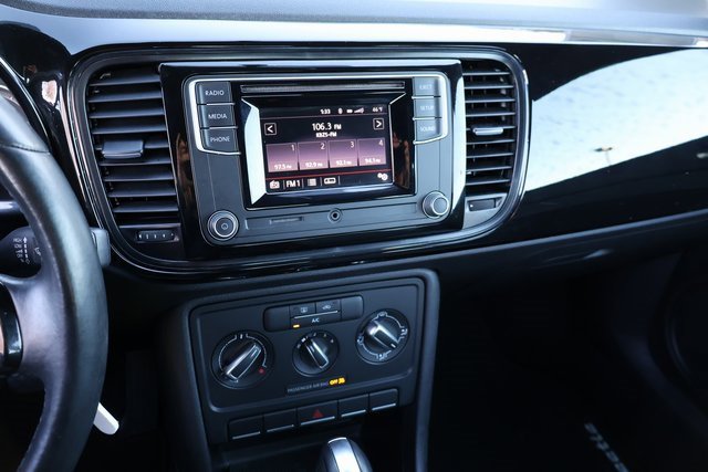 Used 2019 Volkswagen Beetle 2.0T S image 23