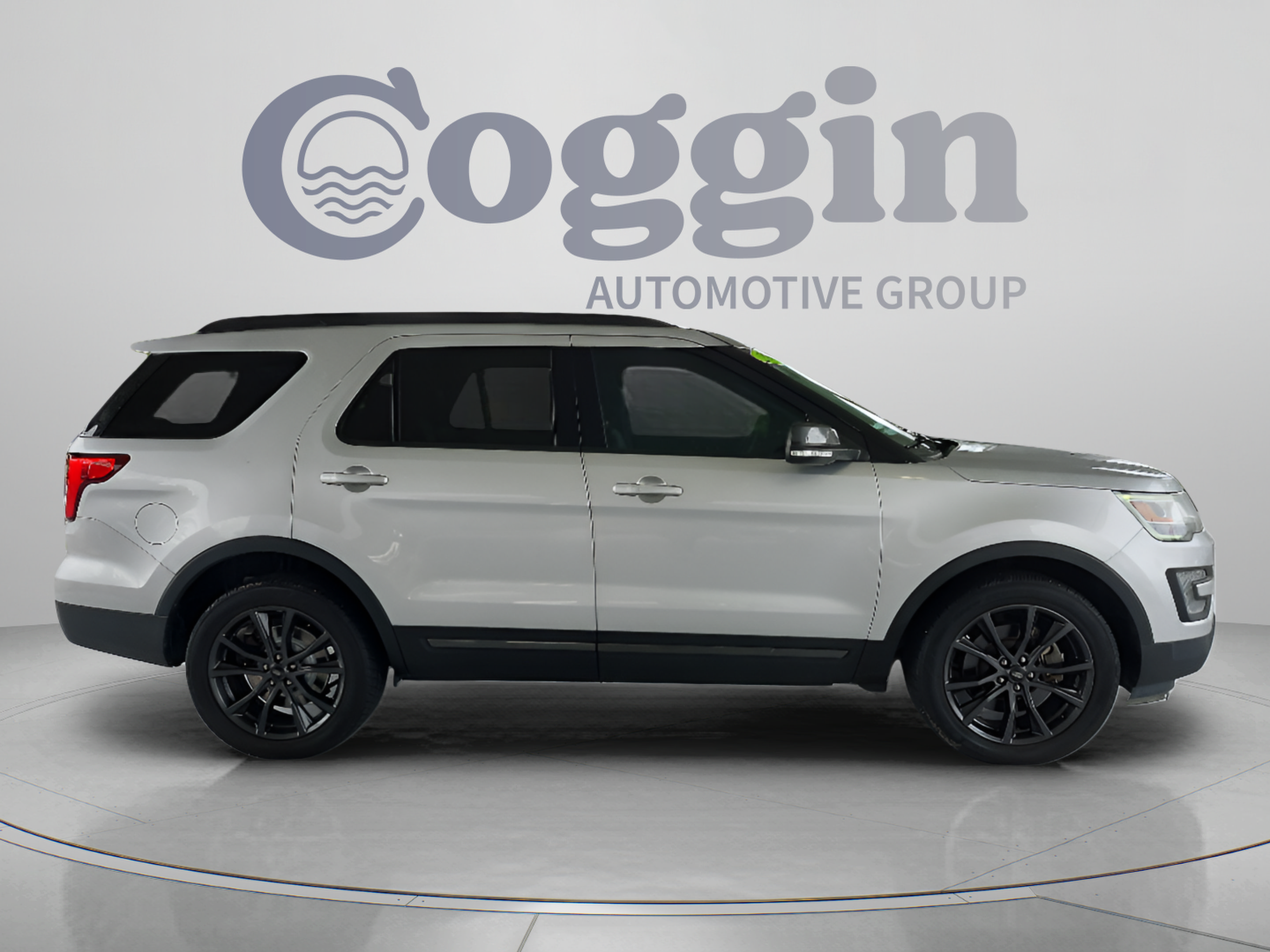 Certified 2017 Ford Explorer XLT w/ Equipment Group 202A AWD/4WD image 6