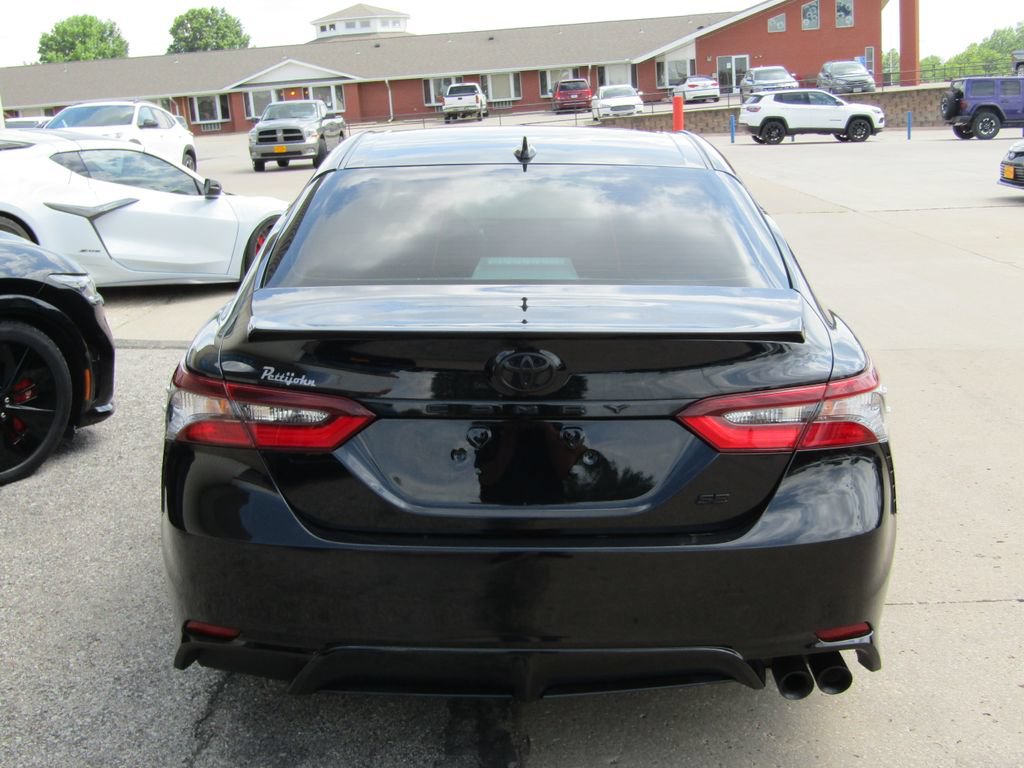 Used 2024 Toyota Camry SE FWD image 4