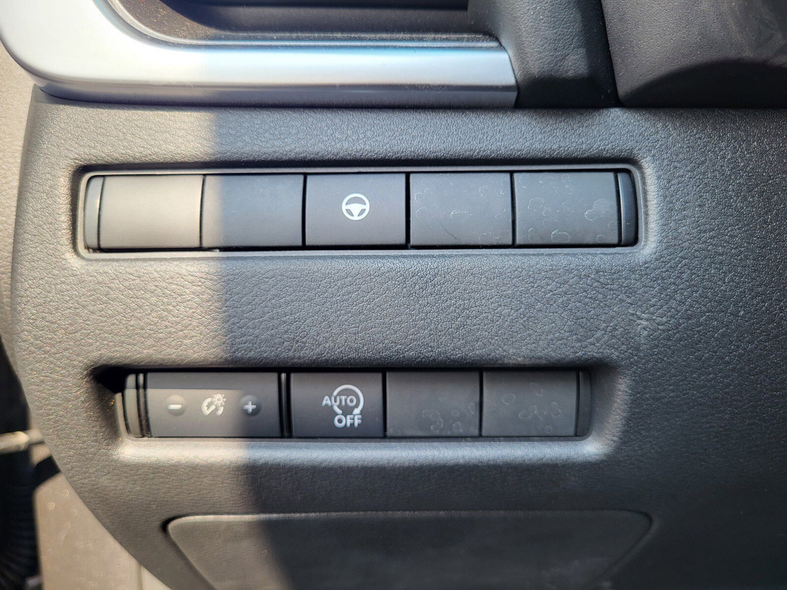 Used 2023 Nissan Rogue SV FWD image 25