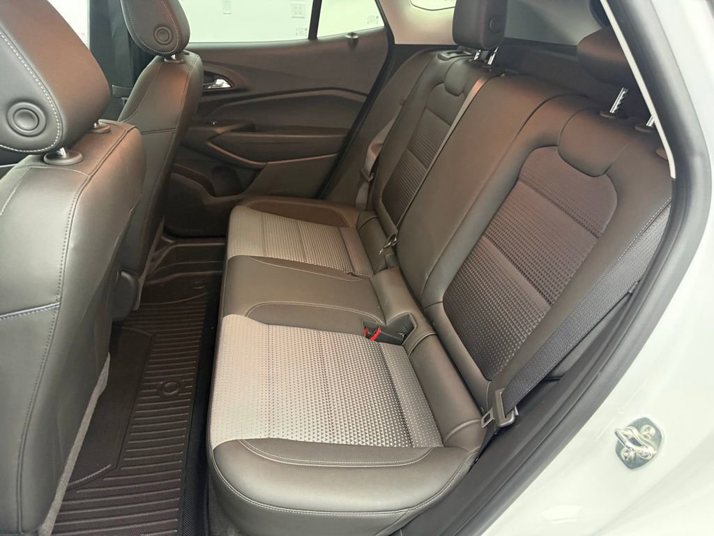 Used 2025 Chevrolet Trax LT w/ Driver Confidence Package image 28