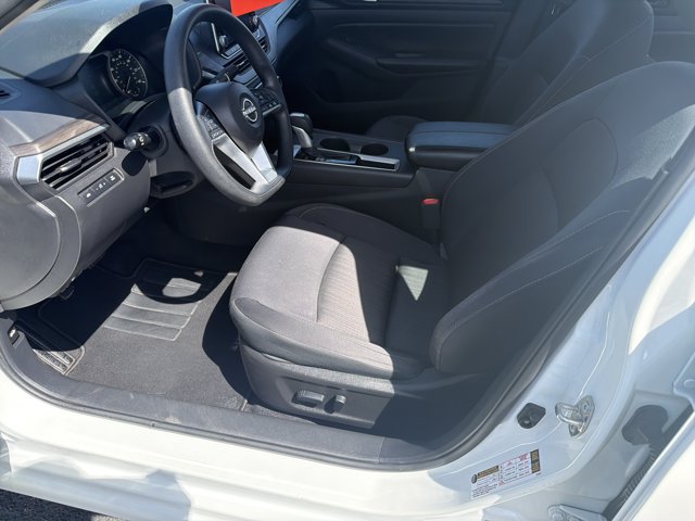 Used 2025 Nissan Altima 2.5 SV FWD image 8