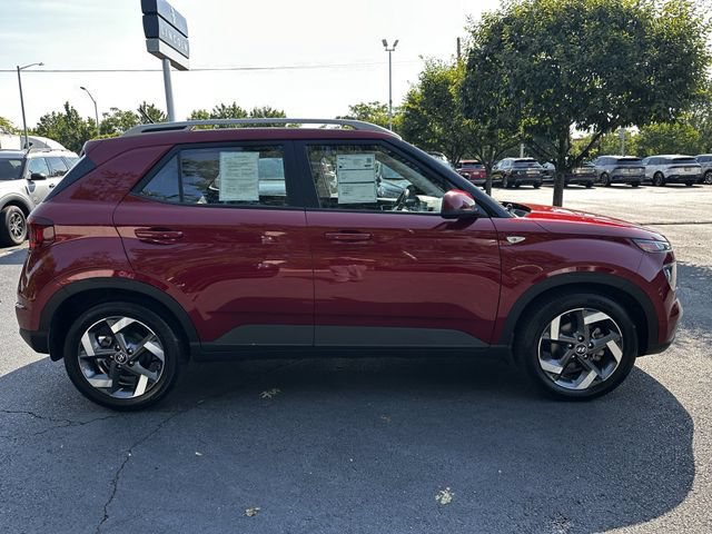 Used 2023 Hyundai Venue SEL FWD image 4