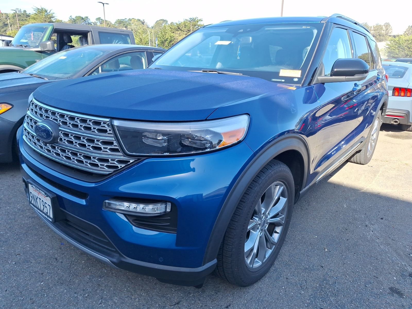 Certified 2021 Ford Explorer Limited w/ Equipment Group 301A image 3