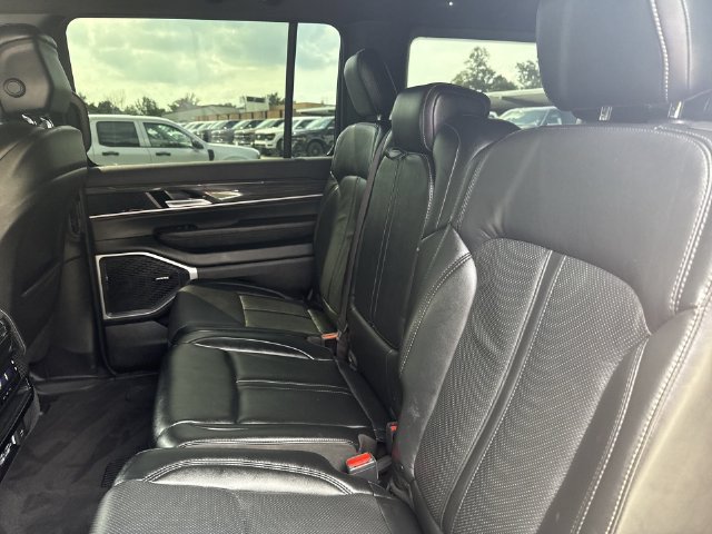 Used 2022 Jeep Wagoneer Series II AWD/4WD image 19