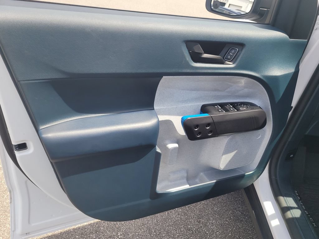 Certified 2025 Ford Maverick XLT FWD image 14