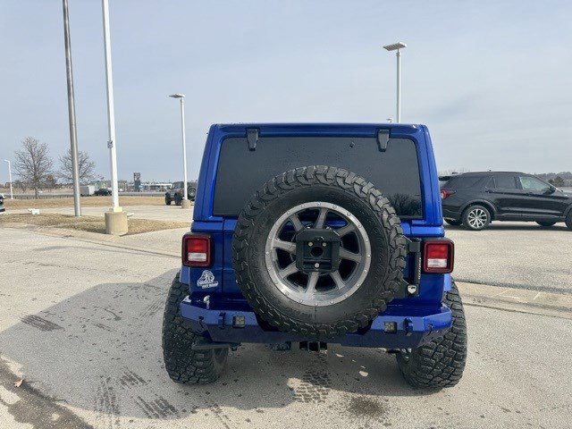 Used 2018 Jeep Wrangler Unlimited Sahara image 3