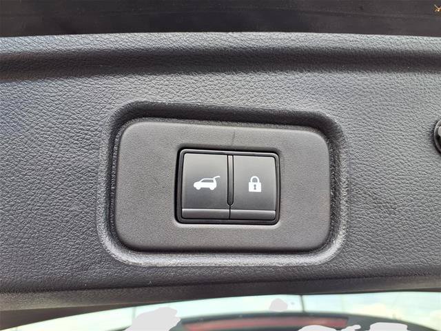 Used 2025 Nissan Pathfinder SV AWD/4WD image 22