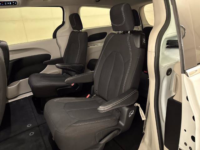 Used 2023 Chrysler Voyager LX FWD image 31