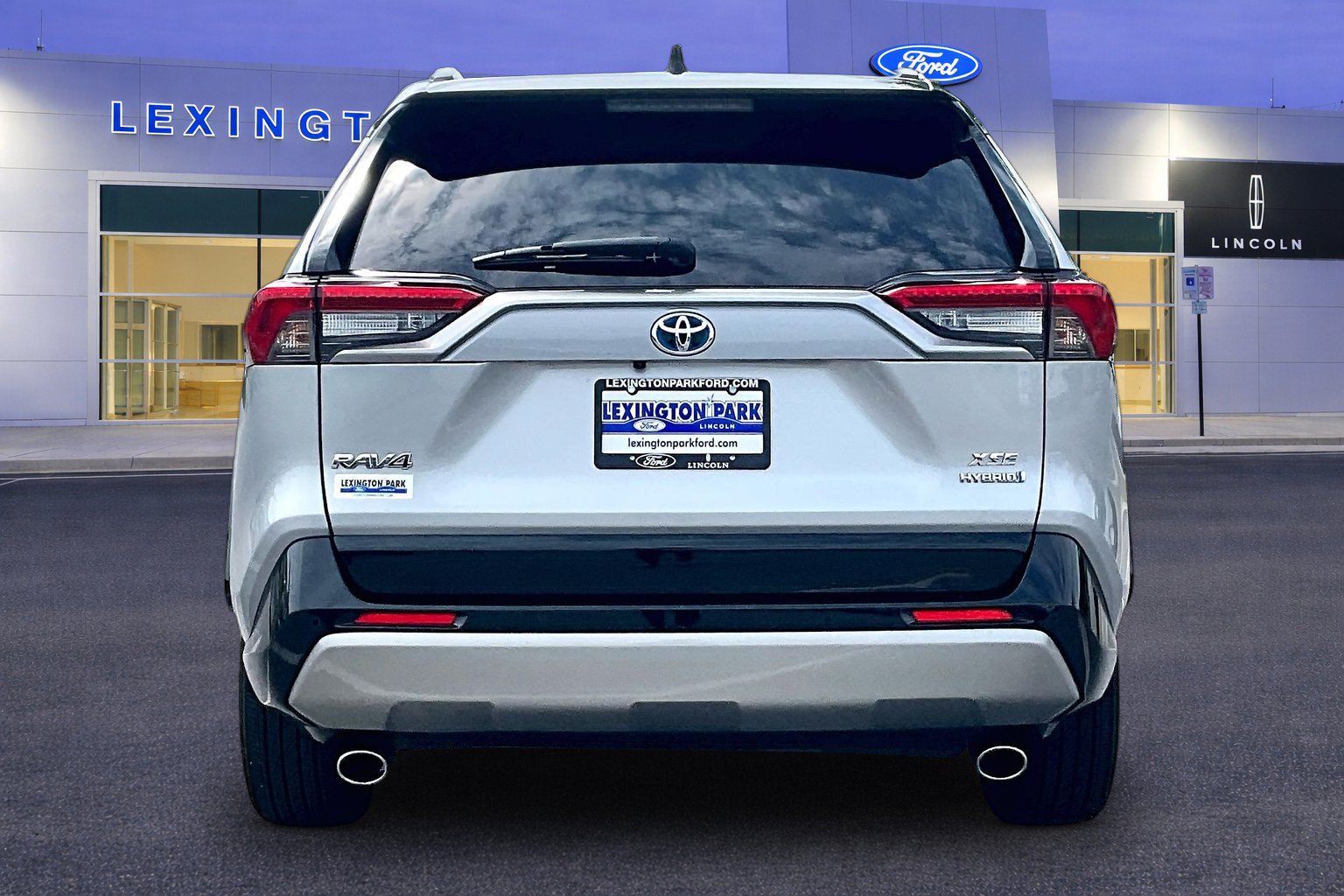 Used 2023 Toyota RAV4 XSE AWD/4WD image 6