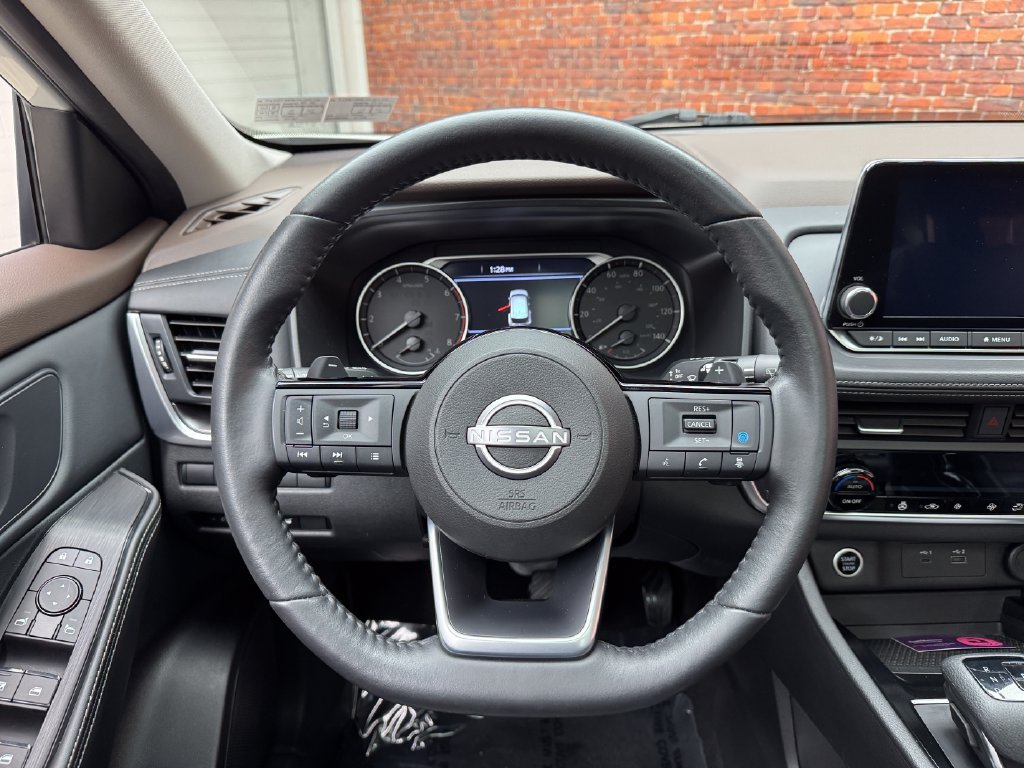 Used 2023 Nissan Rogue SV w/ SV Premium B Package AWD/4WD image 16