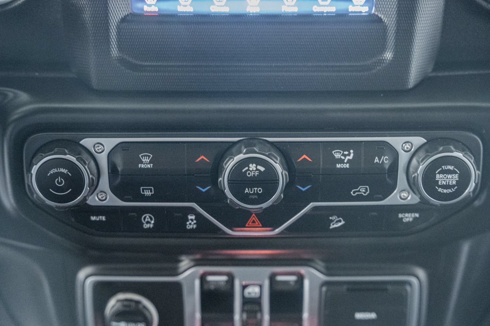 Used 2018 Jeep Wrangler Unlimited Sahara AWD/4WD image 30