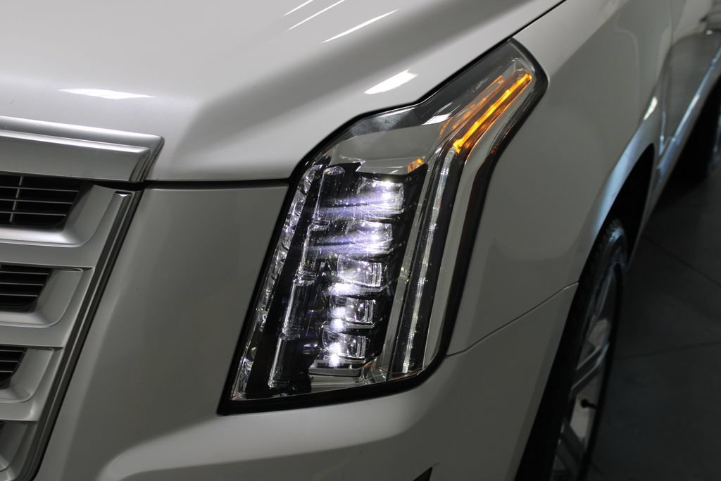 Used 2020 Cadillac Escalade Premium Luxury AWD/4WD image 60