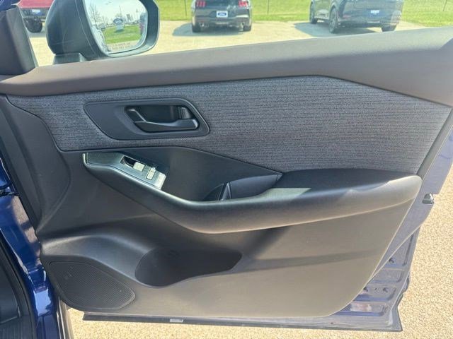 Used 2023 Nissan Rogue S AWD/4WD image 34