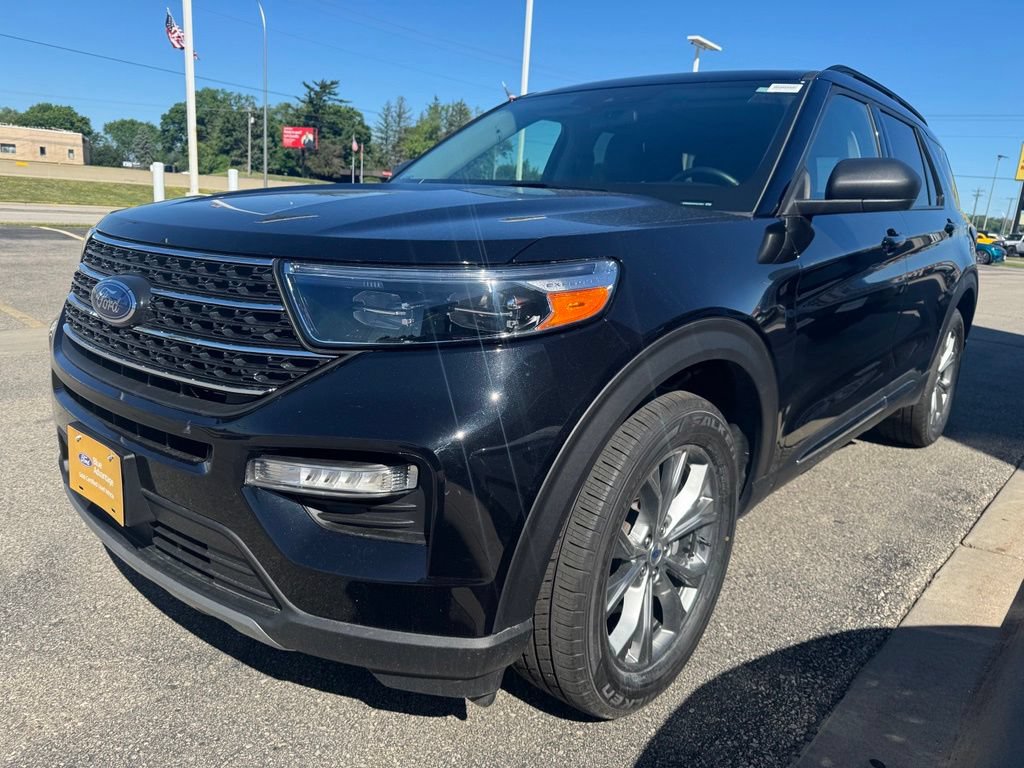 Certified 2023 Ford Explorer XLT w/ Equipment Group 202A AWD/4WD image 37