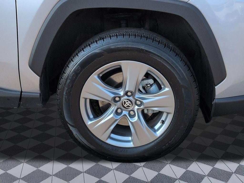 Used 2024 Toyota RAV4 LE AWD/4WD image 30