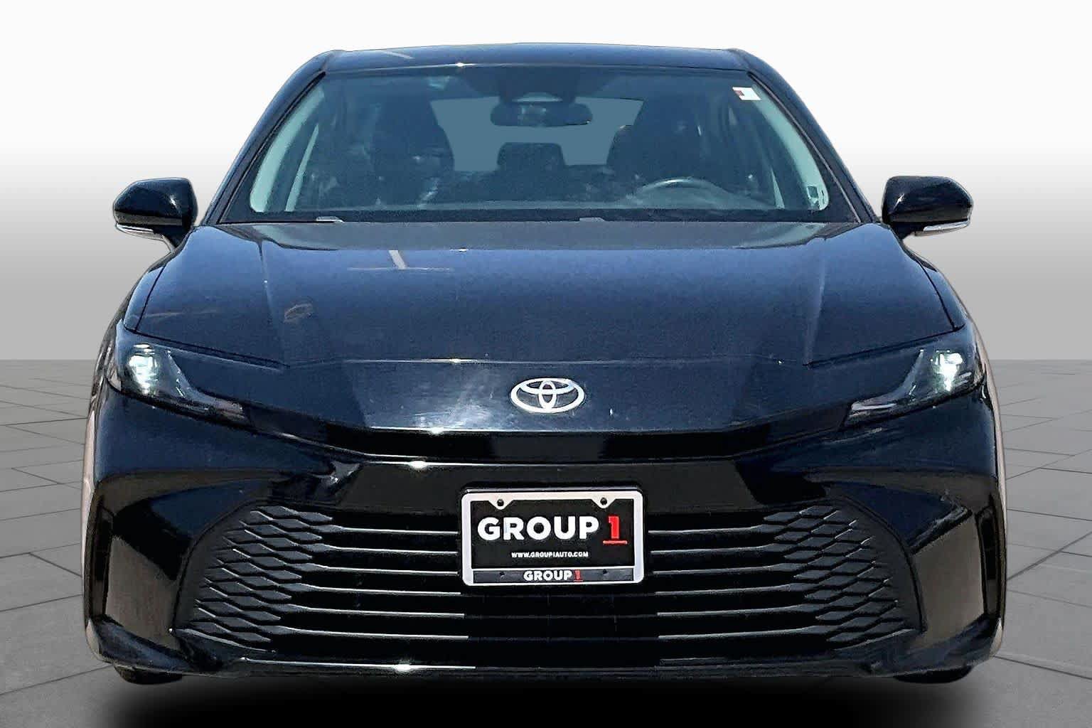 Used 2025 Toyota Camry LE FWD image 4