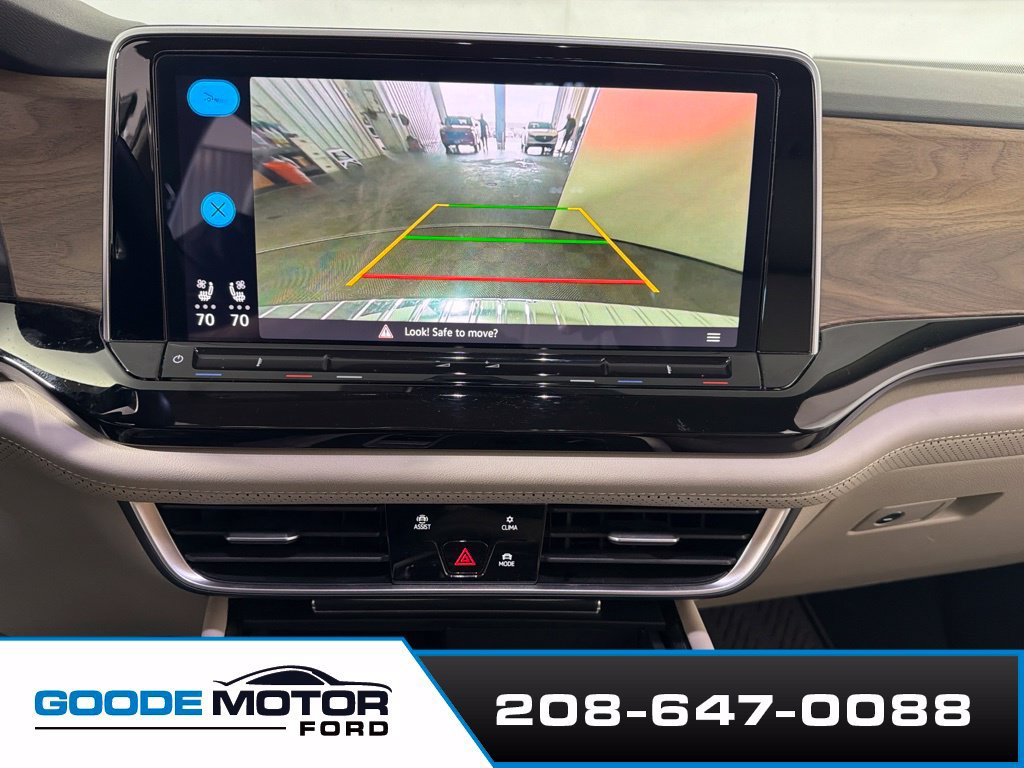 Used 2025 Volkswagen Atlas SE AWD/4WD image 16