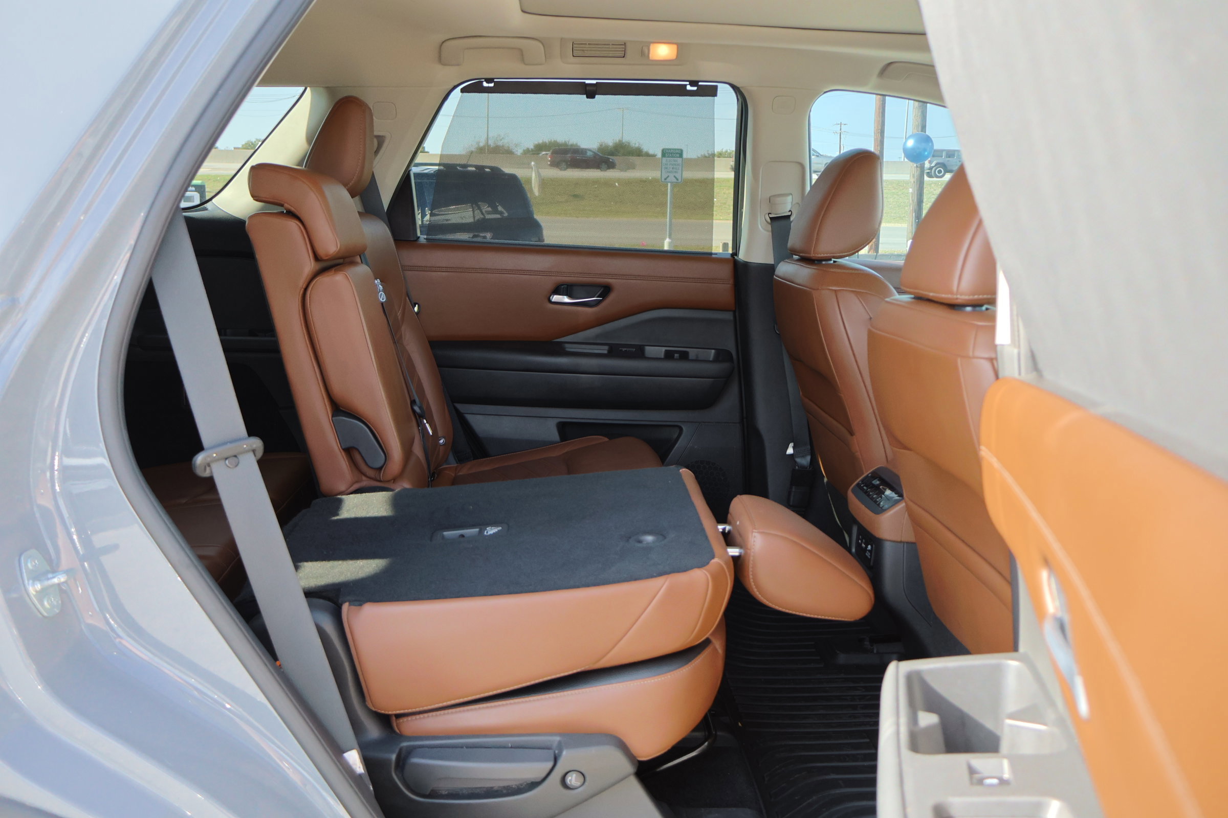 Used 2022 Nissan Pathfinder Platinum w/ Cargo Package image 43