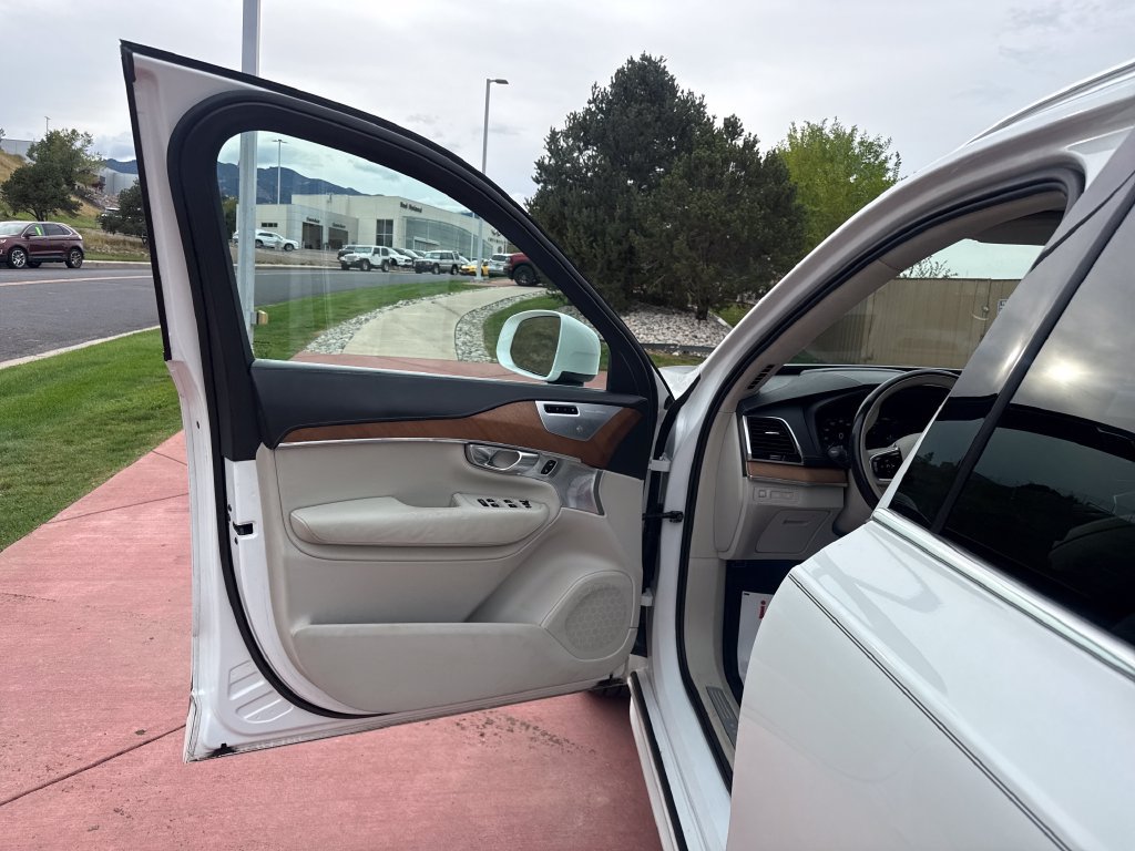 Used 2017 Volvo XC90 T8 Inscription w/ Luxury Package AWD/4WD image 10