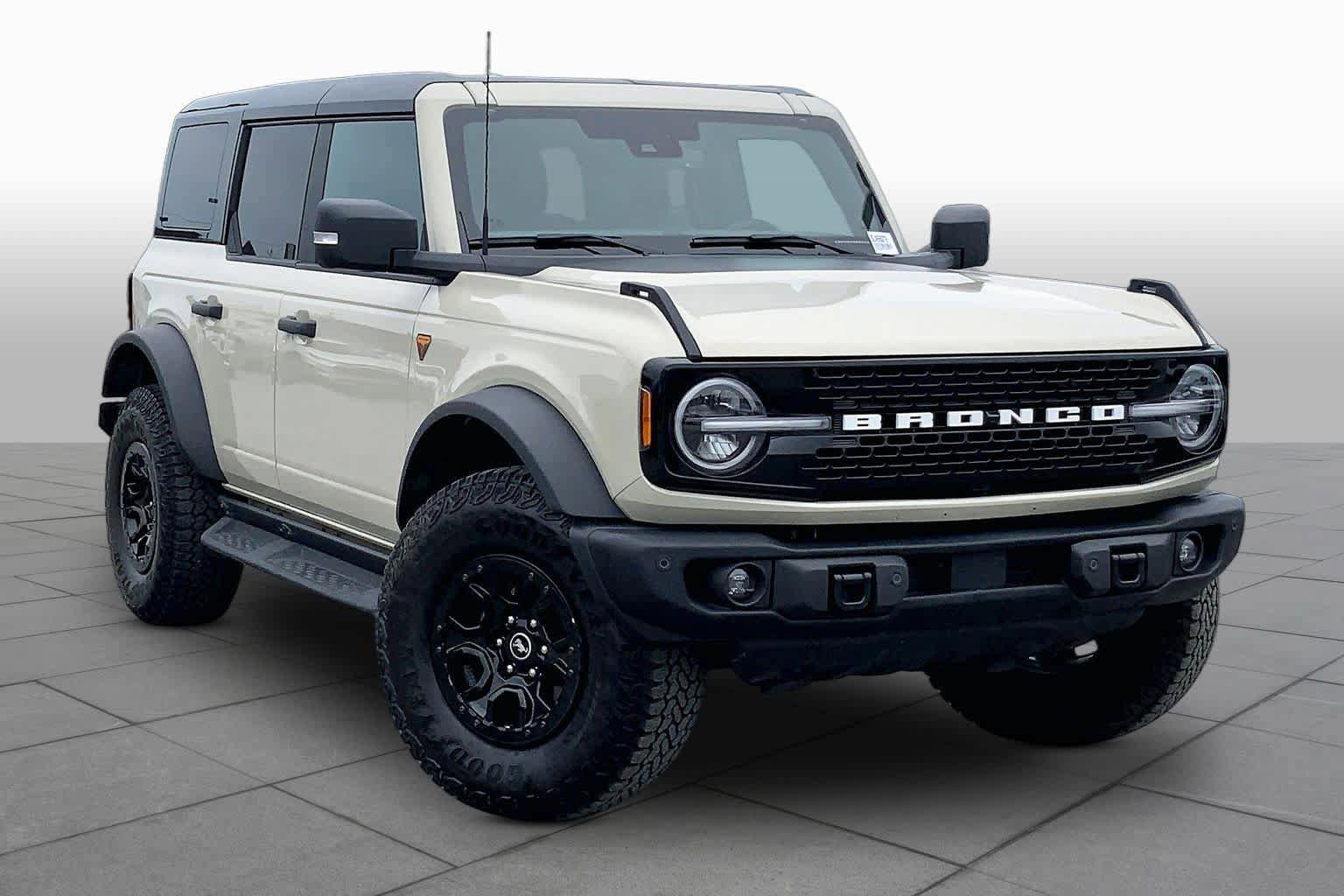 Certified 2025 Ford Bronco Badlands AWD/4WD image 3