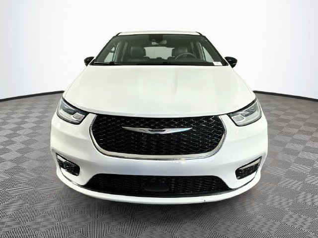 Used 2025 Chrysler Pacifica Select FWD image 5