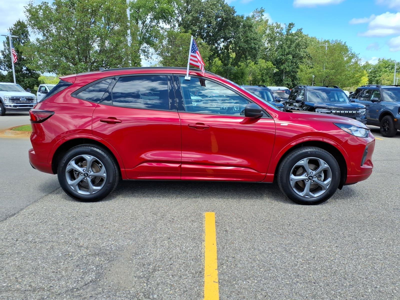 Certified 2024 Ford Escape ST-Line w/ Tech Pack #1 AWD/4WD image 9