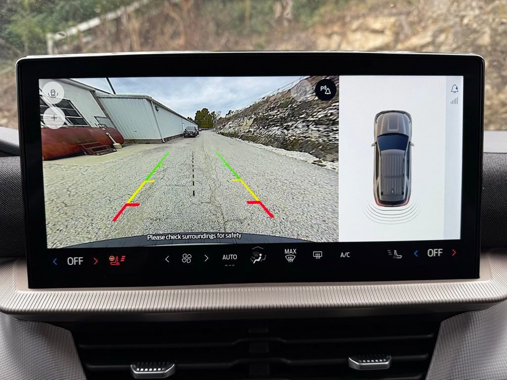 Certified 2025 Ford Explorer Active w/ Active Comfort Package image 24