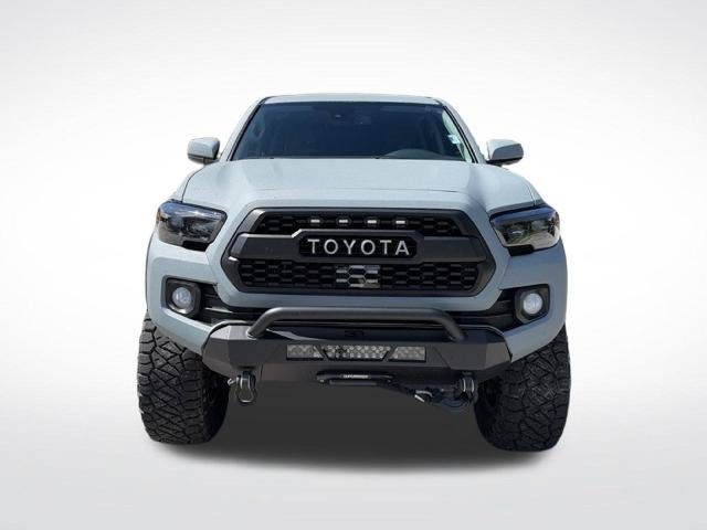 Used 2018 Toyota Tacoma SR5 AWD/4WD image 3
