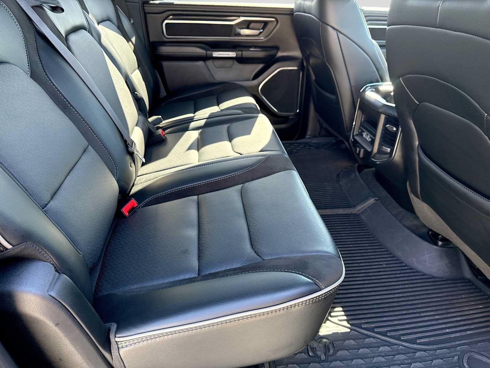 Used 2024 RAM 1500 Laramie AWD/4WD image 19