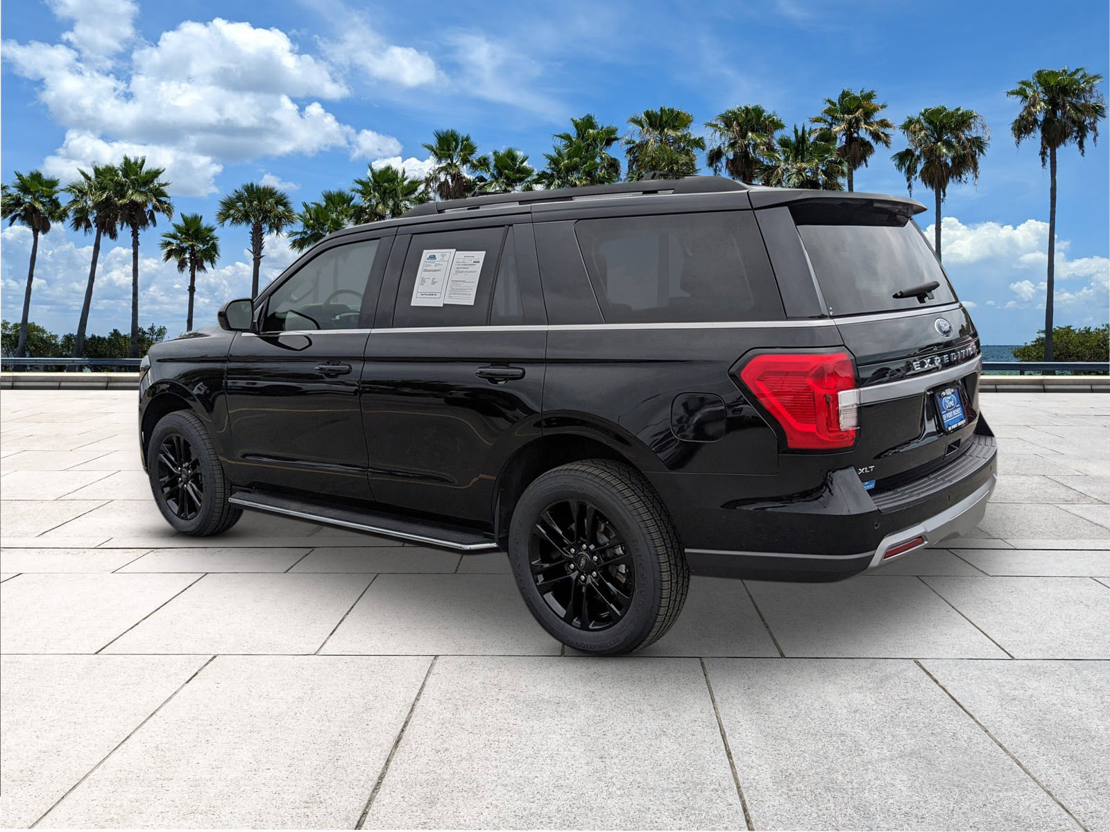 Certified 2022 Ford Expedition XLT image 6