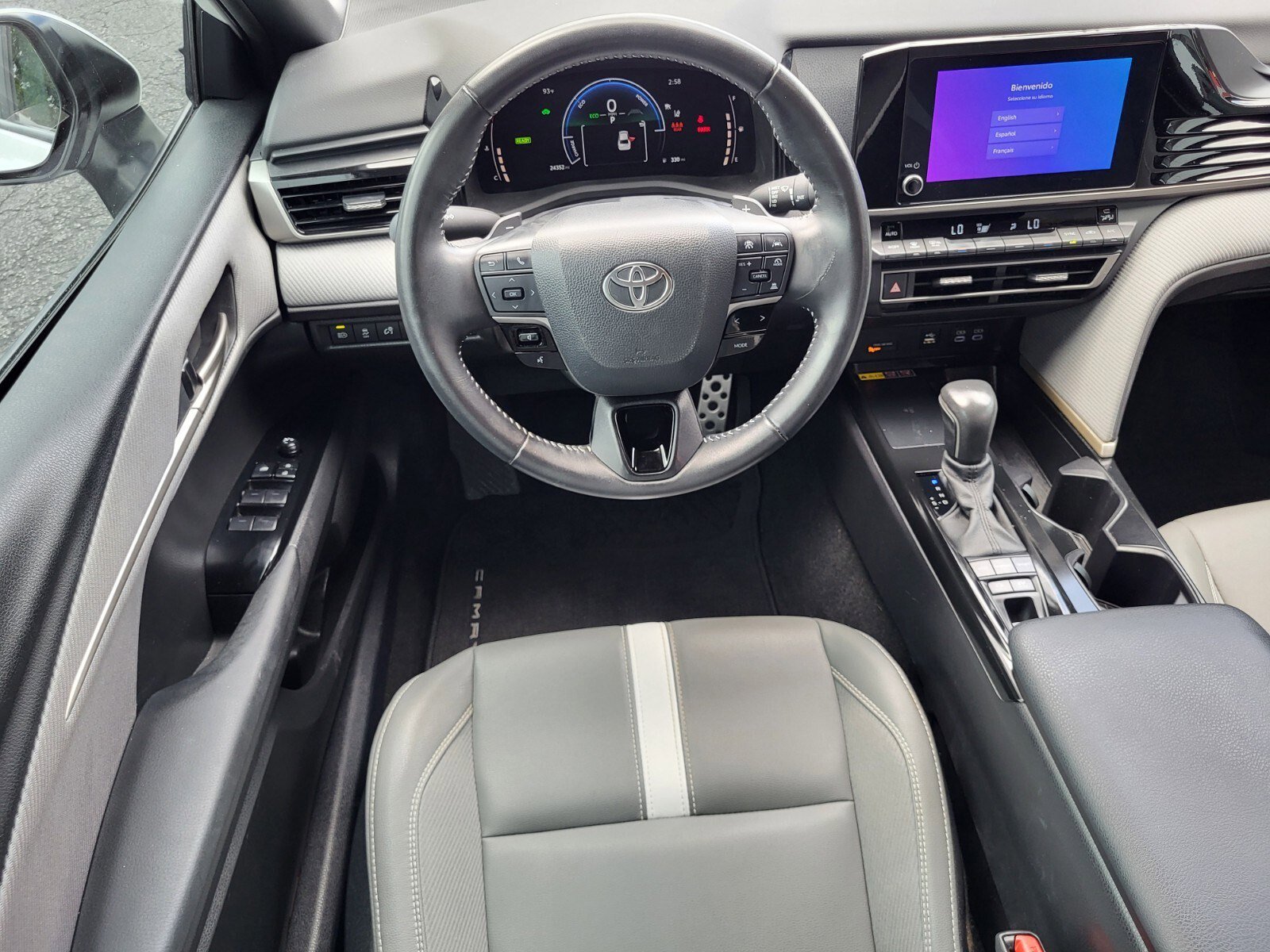 Used 2025 Toyota Camry SE FWD image 15