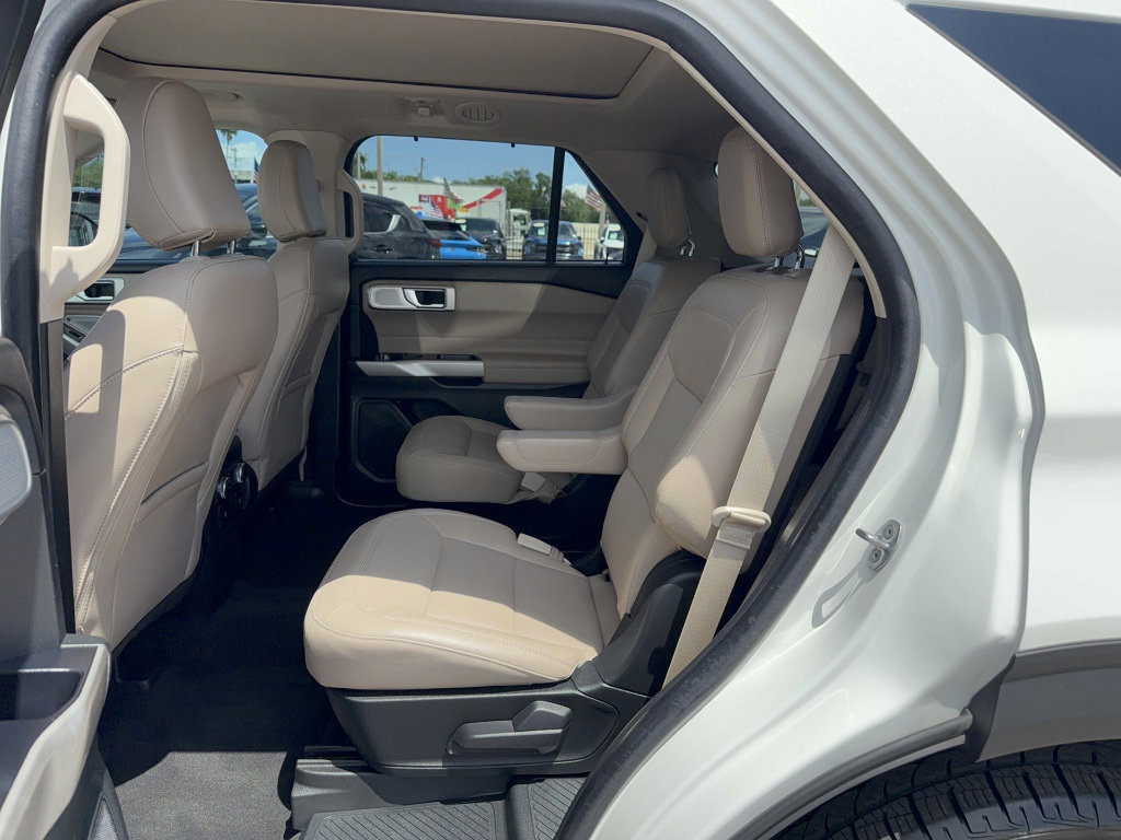 Certified 2023 Ford Explorer Limited w/ Limited Technology Package RWD image 12