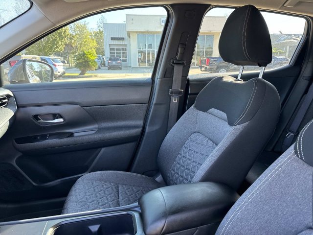 Used 2025 Nissan Kicks SV w/ SV Premium Package FWD image 17