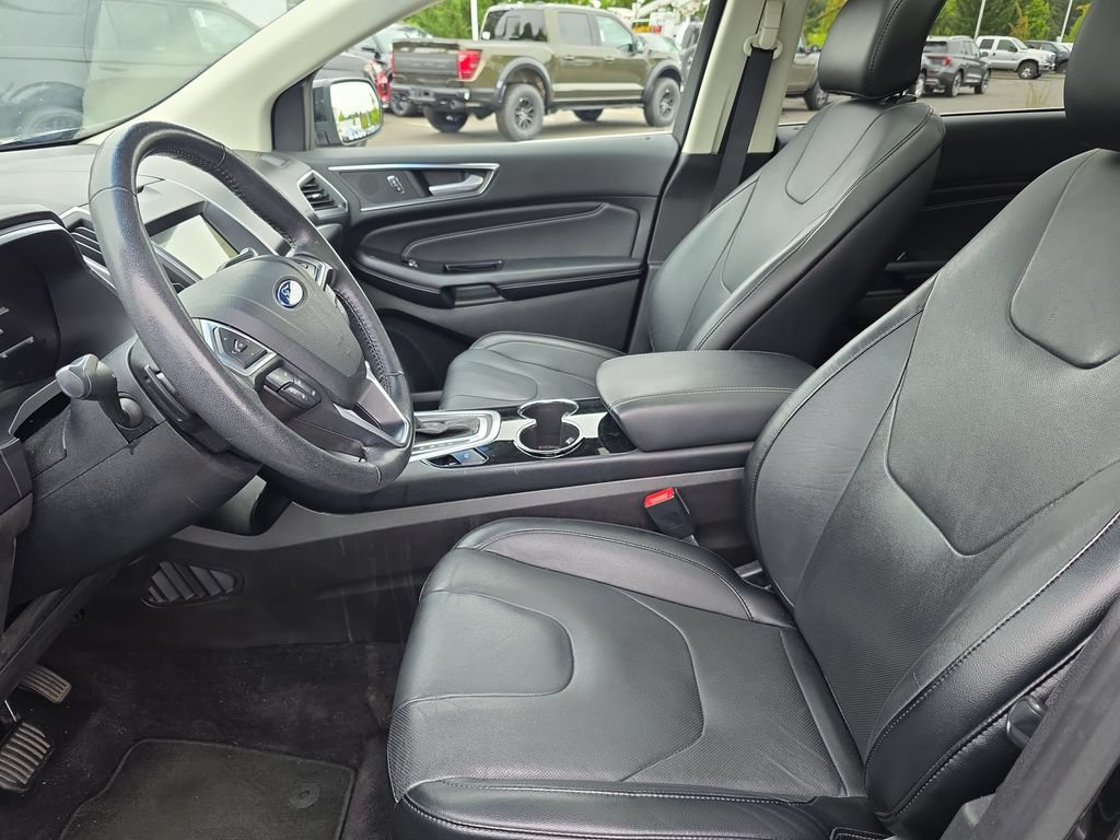 Certified 2017 Ford Edge Titanium w/ Equipment Group 301A FWD image 5
