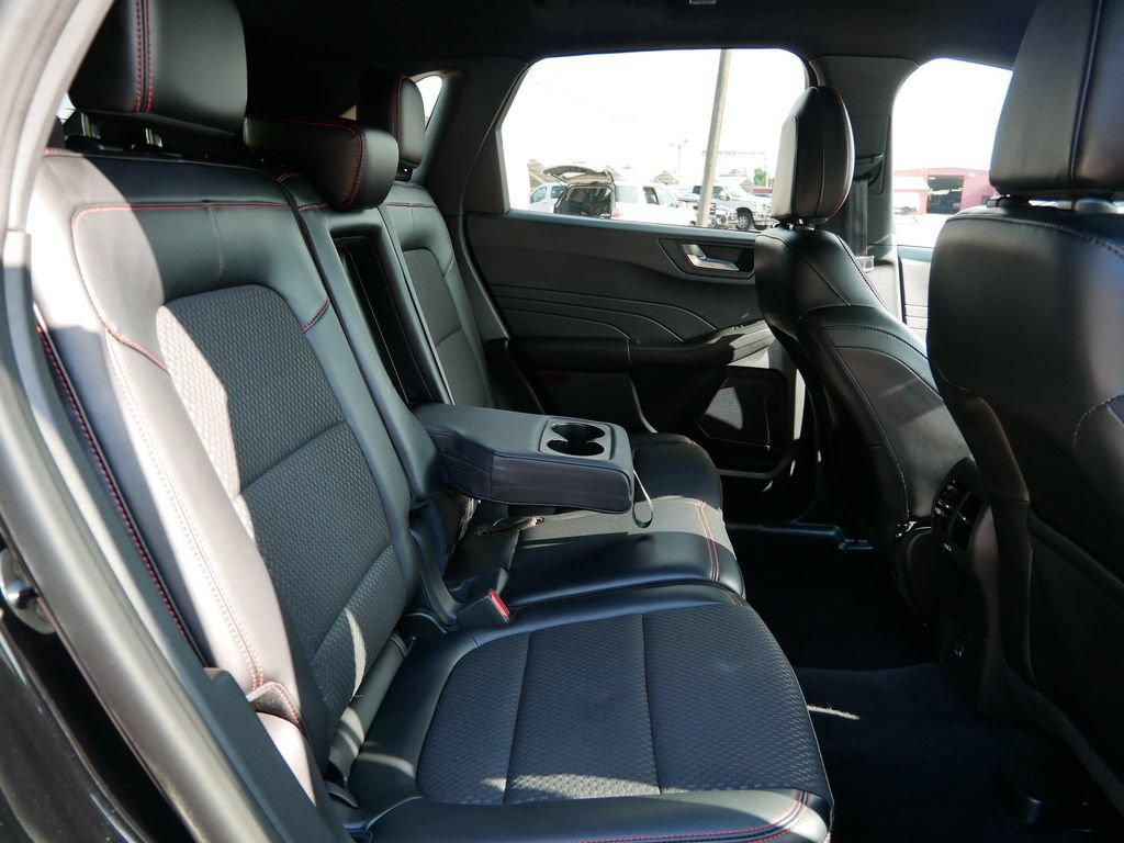 Certified 2023 Ford Escape ST-Line Select AWD/4WD image 9