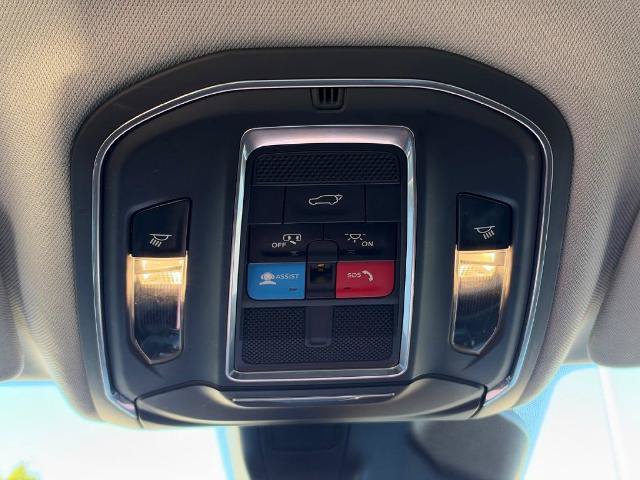 Used 2023 Jeep Grand Cherokee L Limited w/ Luxury Tech Group II AWD/4WD image 17