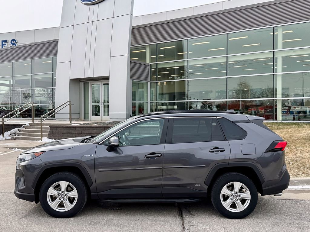 Used 2021 Toyota RAV4 LE image 5