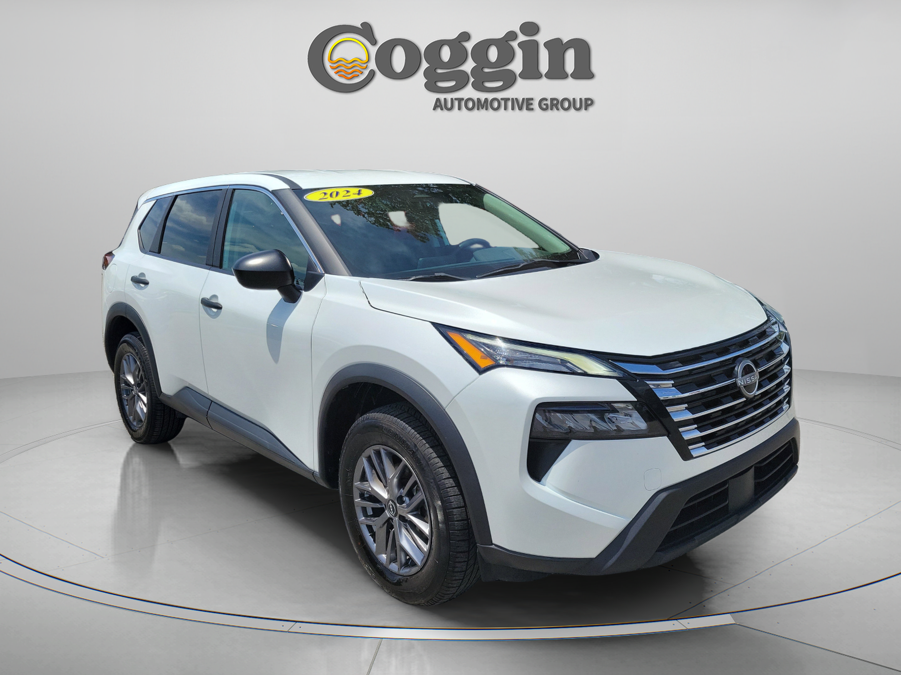 Used 2024 Nissan Rogue S AWD/4WD image 4