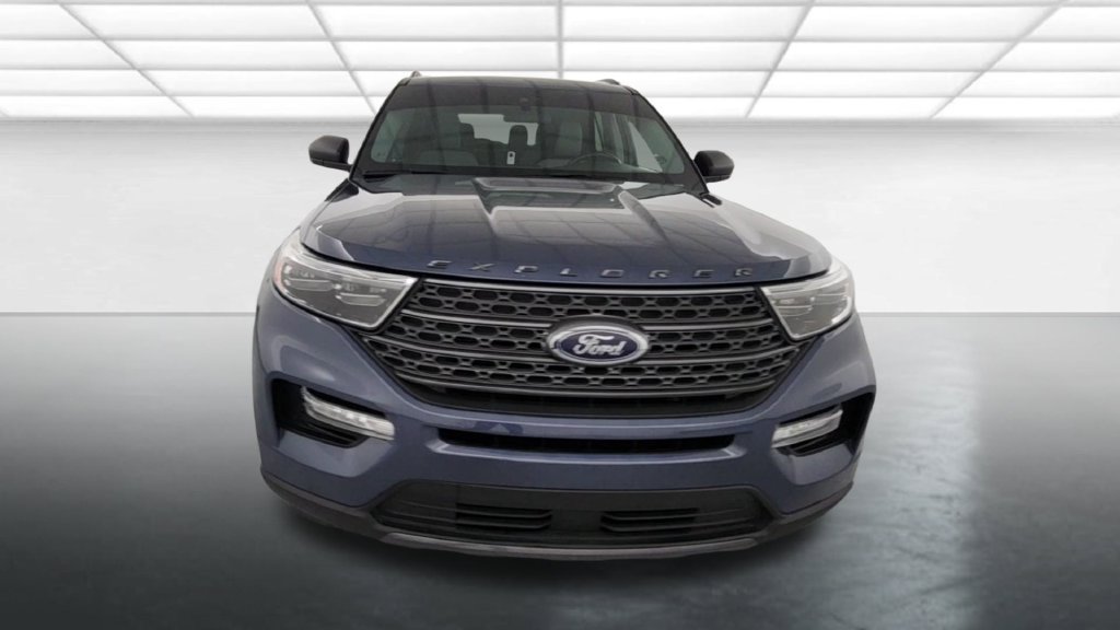 Certified 2021 Ford Explorer XLT w/ Equipment Group 202A AWD/4WD image 2