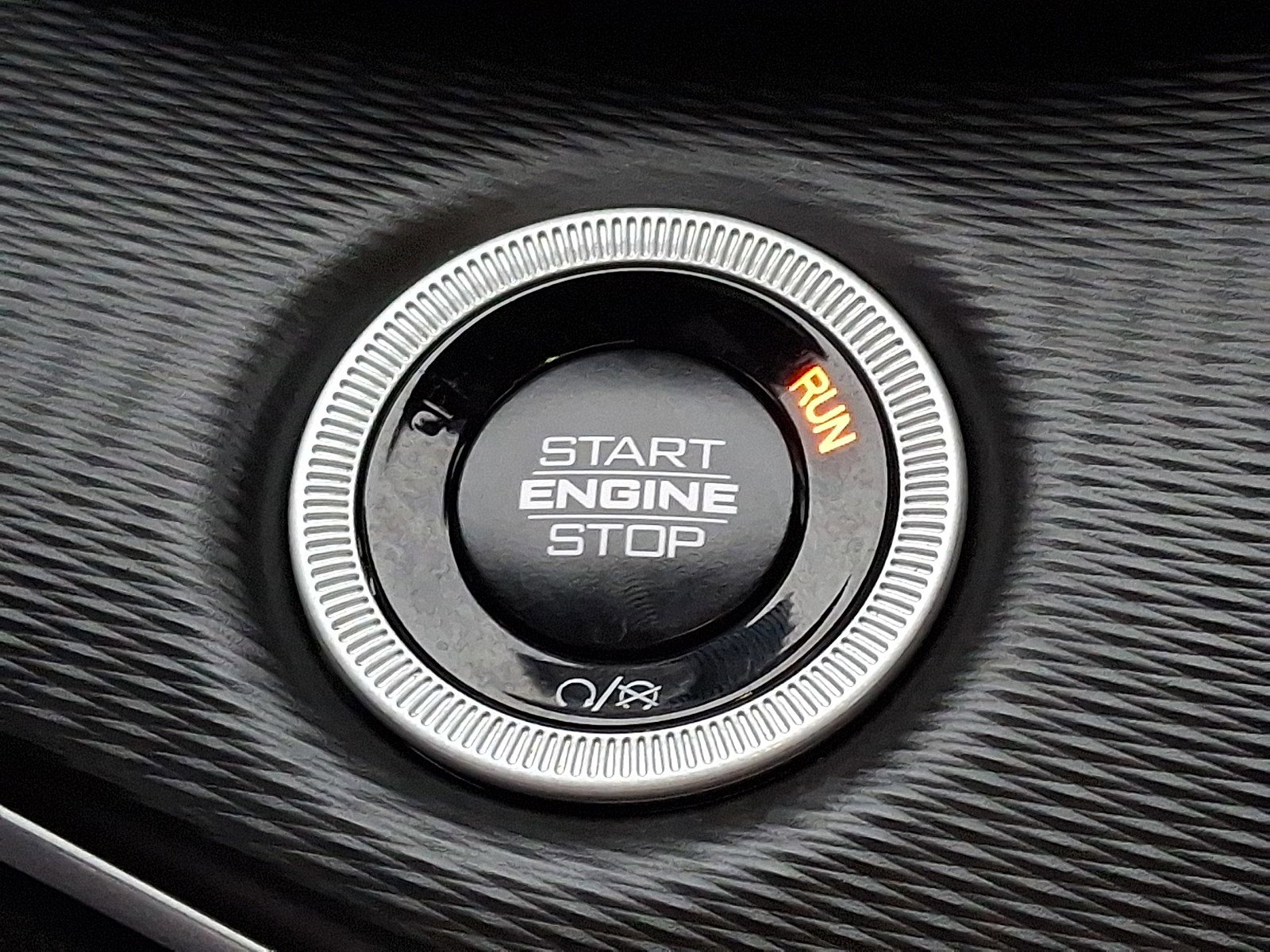 Used 2025 Jeep Grand Cherokee Altitude image 23