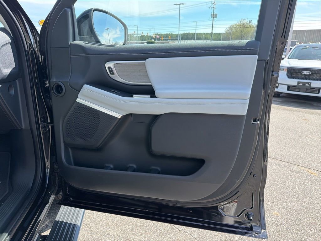 Certified 2025 Ford Expedition Max Platinum image 25
